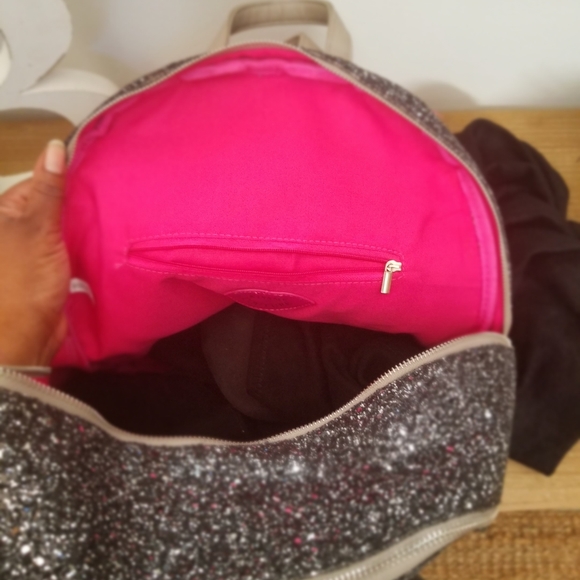 Black and silver glitter backpack - Picture 3 of 4